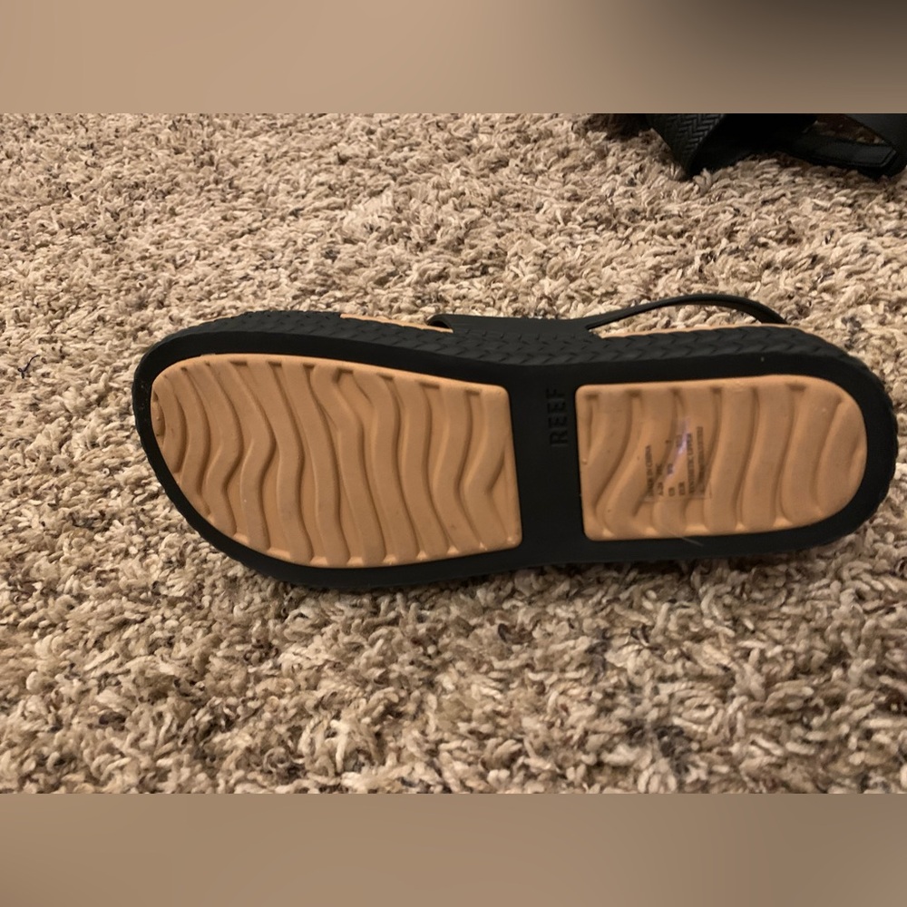 Reef Velcro black and tan sandals - comfy - new - size 7 - Picture 6 of 7